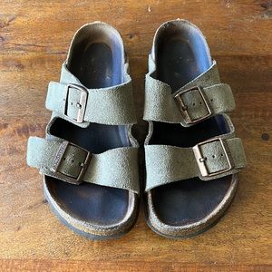 Arizona Soft Footbed Suede sandal 37 (regular)